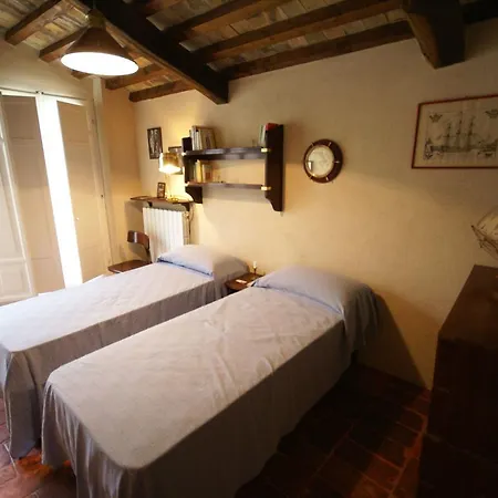 펜션 Charming Holiday From The 16th Century With Pool And Large Garden In The Beautiful Nature